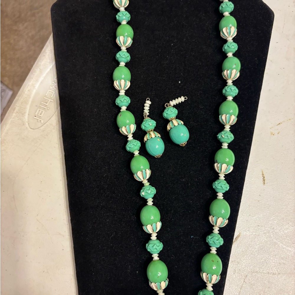 Elegant Green Beaded Necklace and Earring Set